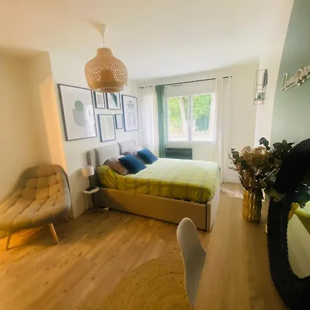 Maison Calme Avec Grande Et Salon, Proche Centre Village & Parc Casa de Férias